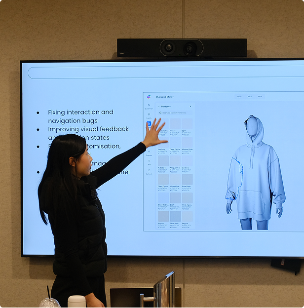 A member of the Fabra team explaining 3D design